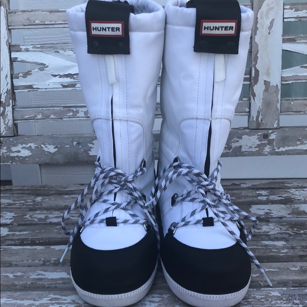 (Sold) Hunter Waterproof Snow Boot White Size 6 - Picture 4 of 8